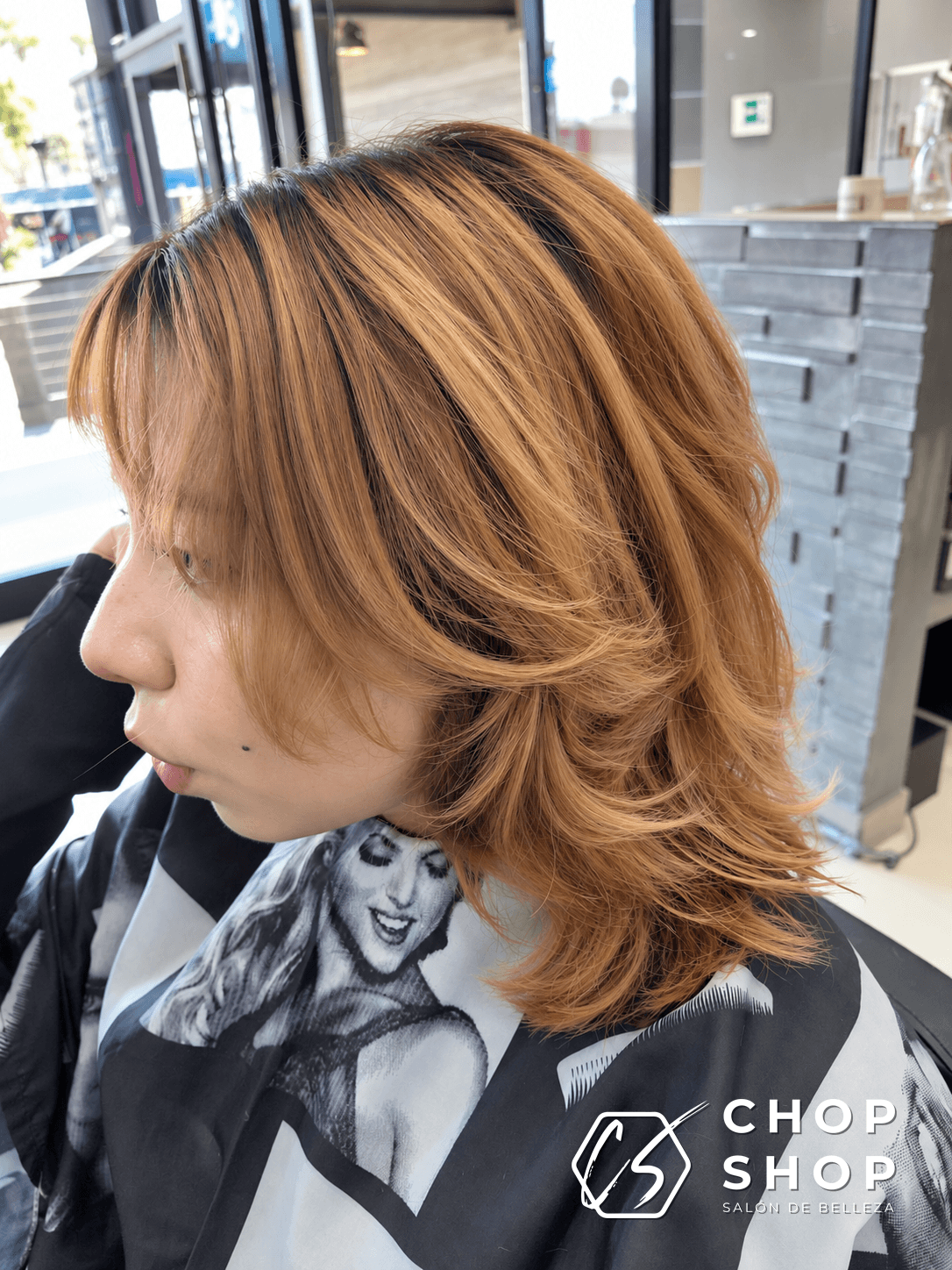 Women's haircut with curtain bangs and face-framing layers Tijuana