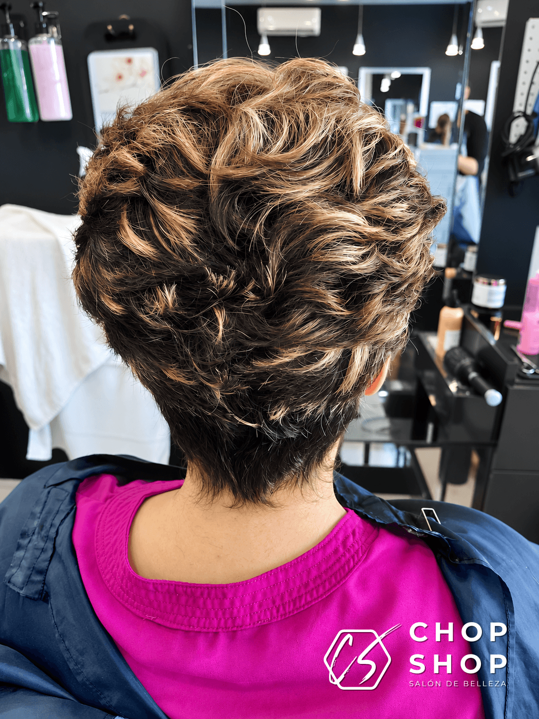 Chic short haircut and feathered pixie for women in Tijuana